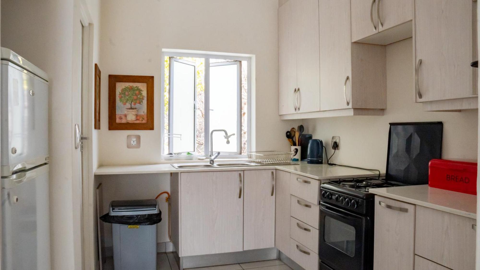 3 On Tessa Guesthouse ヨハネスブルグ エクステリア 写真