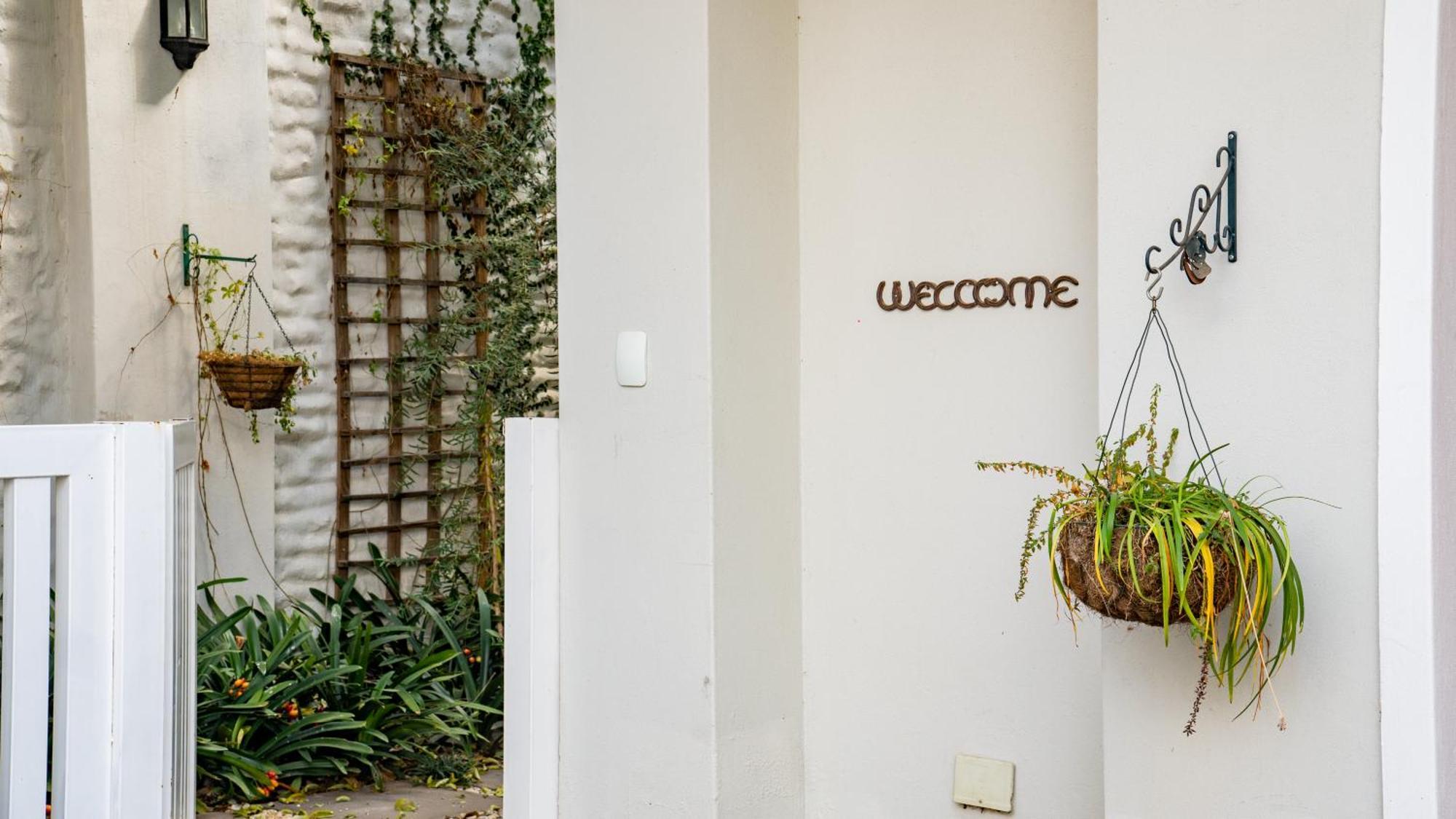 3 On Tessa Guesthouse ヨハネスブルグ エクステリア 写真