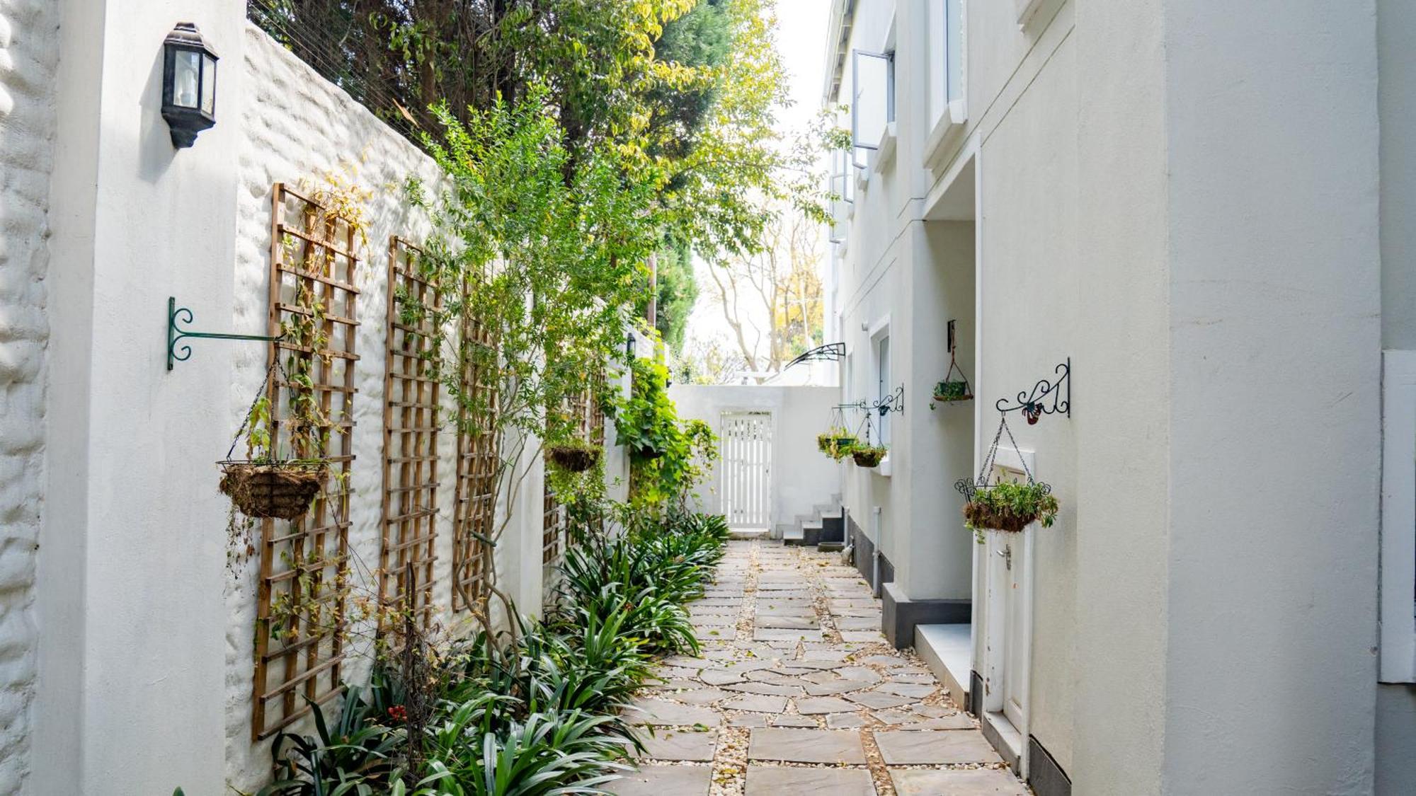 3 On Tessa Guesthouse ヨハネスブルグ エクステリア 写真
